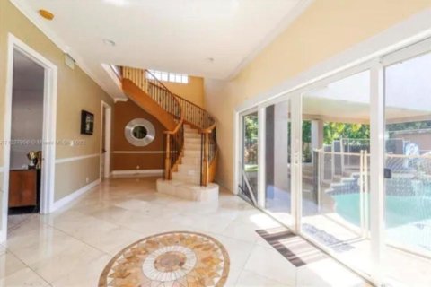 House in Pompano Beach, Florida 5 bedrooms, 449.28 sq.m. № 2250942 - photo 13