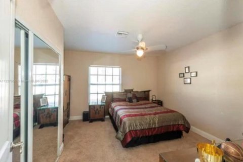 House in Pompano Beach, Florida 5 bedrooms, 449.28 sq.m. № 2250942 - photo 25