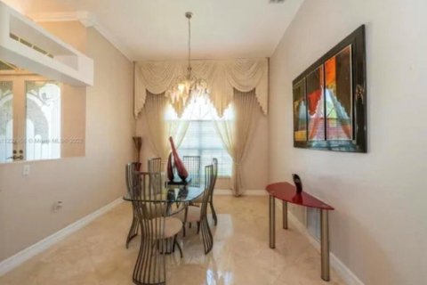 House in Pompano Beach, Florida 5 bedrooms, 449.28 sq.m. № 2250942 - photo 14