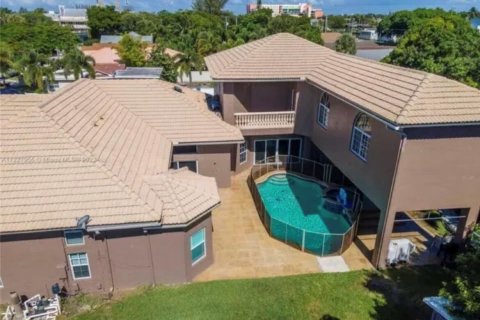 House in Pompano Beach, Florida 5 bedrooms, 449.28 sq.m. № 2250942 - photo 7