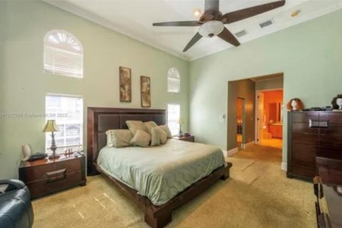 House in Pompano Beach, Florida 5 bedrooms, 449.28 sq.m. № 2250942 - photo 10