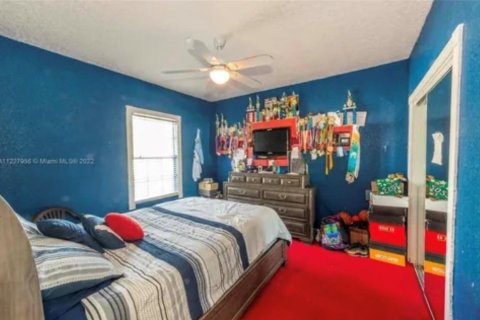 House in Pompano Beach, Florida 5 bedrooms, 449.28 sq.m. № 2250942 - photo 28
