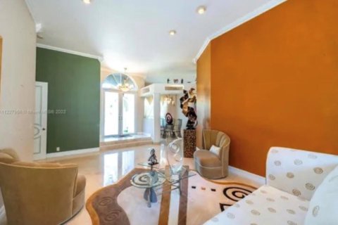 House in Pompano Beach, Florida 5 bedrooms, 449.28 sq.m. № 2250942 - photo 19