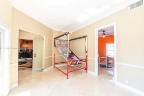 House in Pompano Beach, Florida 5 bedrooms, 449.28 sq.m. № 2250942 - photo 24