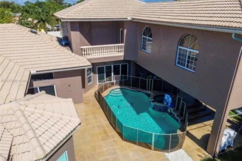 House in Pompano Beach, Florida 5 bedrooms, 449.28 sq.m. № 2250942 - photo 2