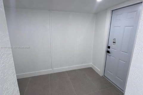 House in Miami Gardens, Florida 3 bedrooms, 131.55 sq.m. № 2043194 - photo 8