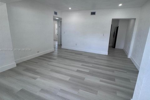 House in Miami Gardens, Florida 3 bedrooms, 131.55 sq.m. № 2043194 - photo 5