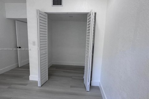 House in Miami Gardens, Florida 3 bedrooms, 131.55 sq.m. № 2043194 - photo 7