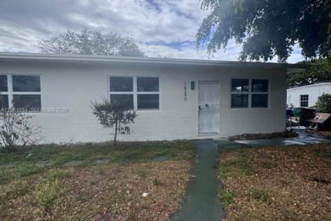 House in Miami Gardens, Florida 3 bedrooms, 131.55 sq.m. № 2043194 - photo 21