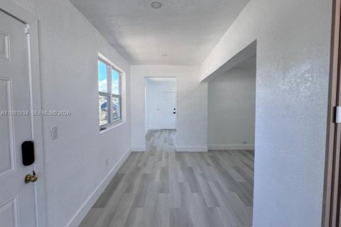 House in Miami Gardens, Florida 3 bedrooms, 131.55 sq.m. № 2043194 - photo 13