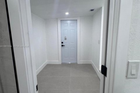 House in Miami Gardens, Florida 3 bedrooms, 131.55 sq.m. № 2043194 - photo 11