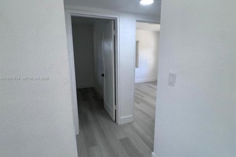 House in Miami Gardens, Florida 3 bedrooms, 131.55 sq.m. № 2043194 - photo 14