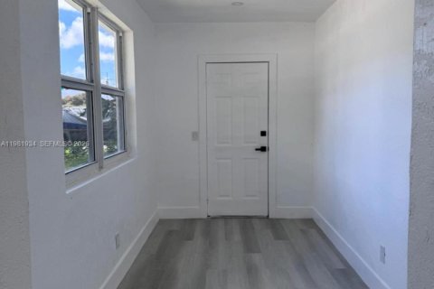 House in Miami Gardens, Florida 3 bedrooms, 131.55 sq.m. № 2043194 - photo 17