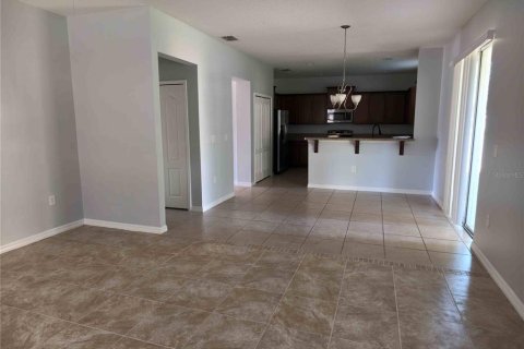 Villa ou maison à louer à Clermont, Floride: 4 chambres, 252.79 m2 № 2429131 - photo 6