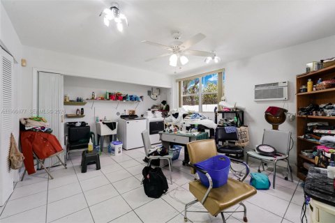 Villa ou maison à vendre à Miami Springs, Floride: 5 chambres, 284.47 m2 № 2063068 - photo 17