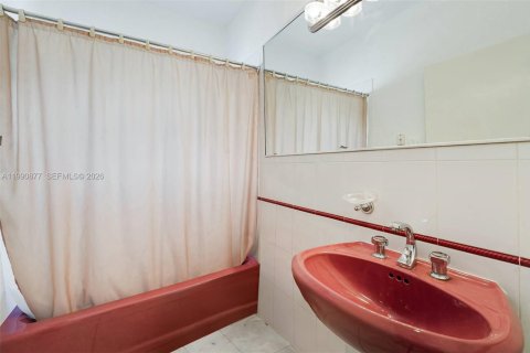 Villa ou maison à vendre à Miami Springs, Floride: 5 chambres, 284.47 m2 № 2063068 - photo 15