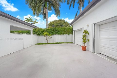 Villa ou maison à vendre à Miami Springs, Floride: 5 chambres, 284.47 m2 № 2063068 - photo 18