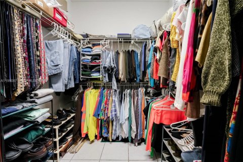 Villa ou maison à vendre à Miami Springs, Floride: 5 chambres, 284.47 m2 № 2063068 - photo 12