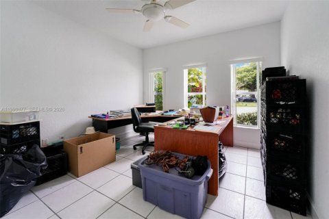 Villa ou maison à vendre à Miami Springs, Floride: 5 chambres, 284.47 m2 № 2063068 - photo 16