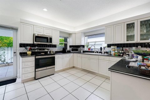 Villa ou maison à vendre à Miami Springs, Floride: 5 chambres, 284.47 m2 № 2063068 - photo 8