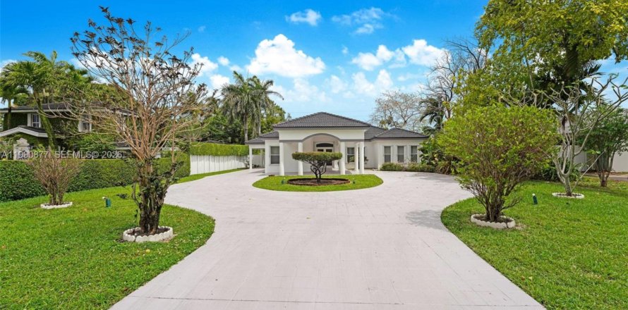 Villa ou maison à Miami Springs, Floride 5 chambres, 284.47 m2 № 2063068