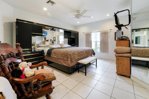 Villa ou maison à vendre à Miami Springs, Floride: 5 chambres, 284.47 m2 № 2063068 - photo 9