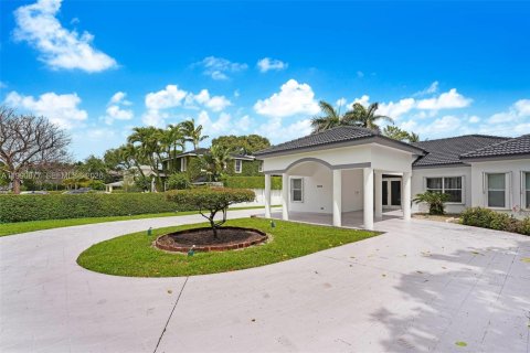 Villa ou maison à vendre à Miami Springs, Floride: 5 chambres, 284.47 m2 № 2063068 - photo 2