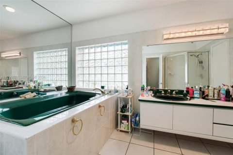 Villa ou maison à vendre à Miami Springs, Floride: 5 chambres, 284.47 m2 № 2063068 - photo 10