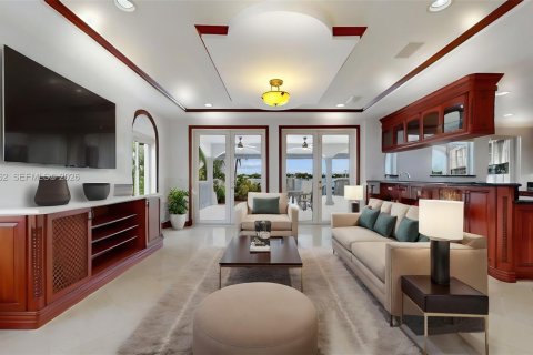 House in Miami Beach, Florida 5 bedrooms, 369.75 sq.m. № 2069650 - photo 11