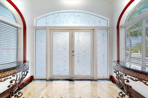 House in Miami Beach, Florida 5 bedrooms, 369.75 sq.m. № 2069650 - photo 8