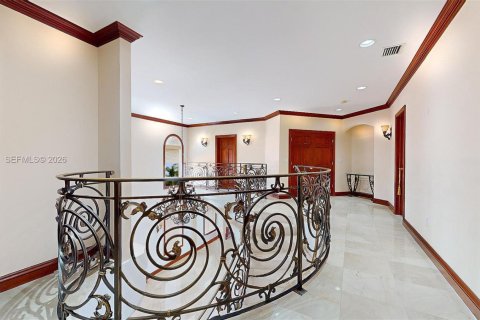House in Miami Beach, Florida 5 bedrooms, 369.75 sq.m. № 2069650 - photo 4
