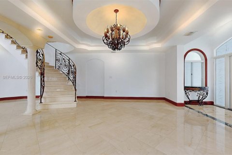 House in Miami Beach, Florida 5 bedrooms, 369.75 sq.m. № 2069650 - photo 22
