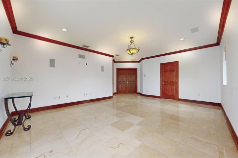 House in Miami Beach, Florida 5 bedrooms, 369.75 sq.m. № 2069650 - photo 29