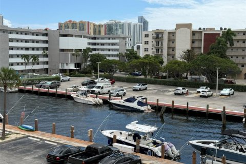 Снять в аренду кондоминиум в Норт-Майами-Бич, Флорида 2 спальни, 126.53м2, № 2005091 - фото 16