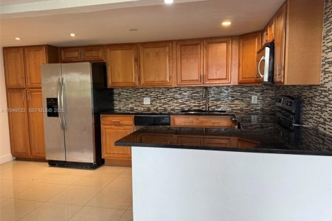 Снять в аренду кондоминиум в Норт-Майами-Бич, Флорида 2 спальни, 126.53м2, № 2005091 - фото 3