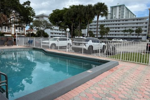 Снять в аренду кондоминиум в Норт-Майами-Бич, Флорида 2 спальни, 126.53м2, № 2005091 - фото 14