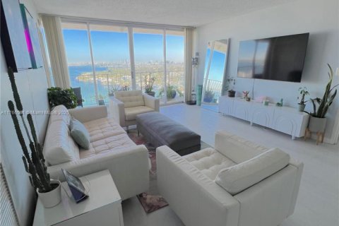 Condo in North Bay Village, Florida, 2 bedrooms  № 1868436 - photo 2