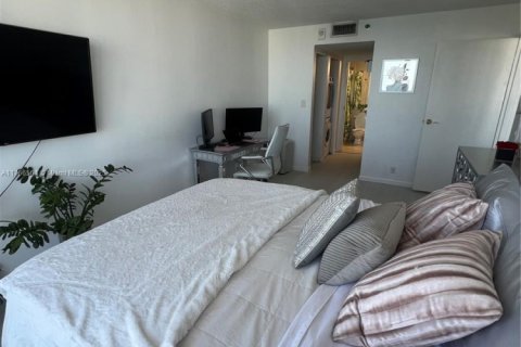 Condo in North Bay Village, Florida, 2 bedrooms  № 1868436 - photo 20
