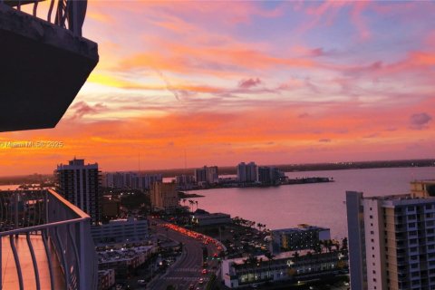 Condo in North Bay Village, Florida, 2 bedrooms  № 1868436 - photo 18