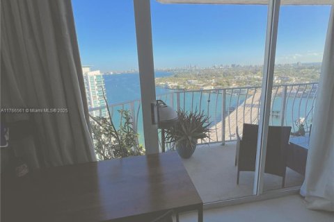 Condo in North Bay Village, Florida, 2 bedrooms  № 1868436 - photo 26