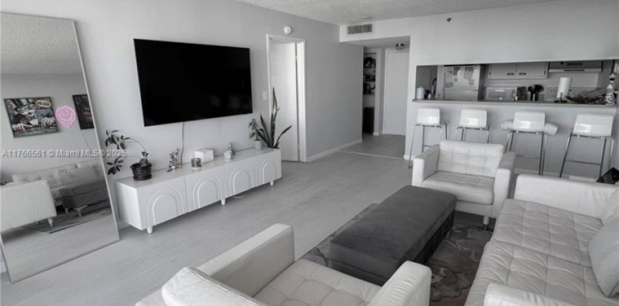 Condo in North Bay Village, Florida, 2 bedrooms  № 1868436