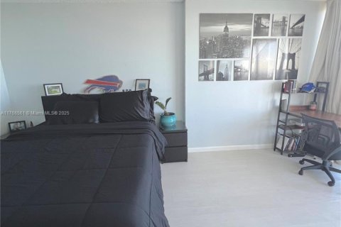 Condo in North Bay Village, Florida, 2 bedrooms  № 1868436 - photo 28