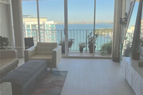 Condo in North Bay Village, Florida, 2 bedrooms  № 1868436 - photo 4