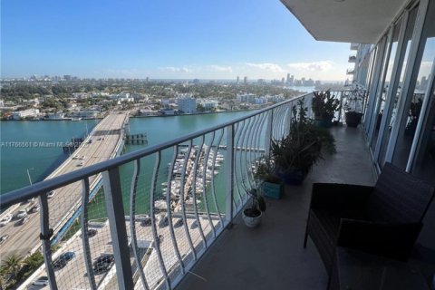 Condo in North Bay Village, Florida, 2 bedrooms  № 1868436 - photo 11