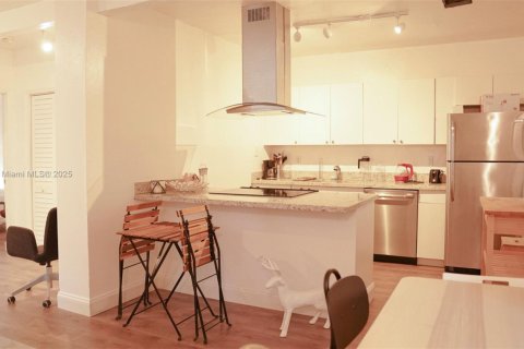 Apartment in Miami, Florida 2 bedrooms, 55.74 sq.m. № 2243327 - photo 16