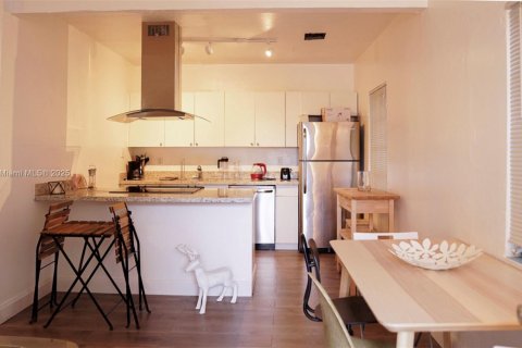 Apartment in Miami, Florida 2 bedrooms, 55.74 sq.m. № 2243327 - photo 14