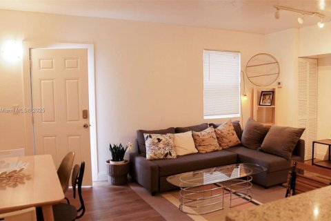 Apartment in Miami, Florida 2 bedrooms, 55.74 sq.m. № 2243327 - photo 18