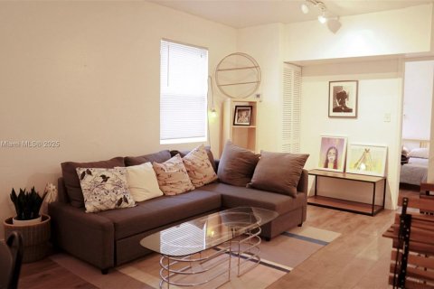 Apartment in Miami, Florida 2 bedrooms, 55.74 sq.m. № 2243327 - photo 13