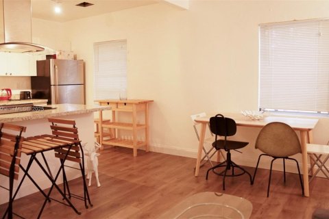 Apartment in Miami, Florida 2 bedrooms, 55.74 sq.m. № 2243327 - photo 11