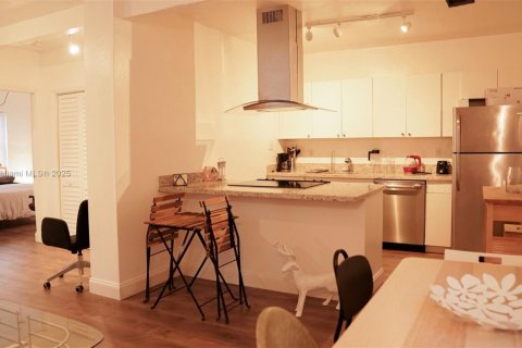 Apartment in Miami, Florida 2 bedrooms, 55.74 sq.m. № 2243327 - photo 9